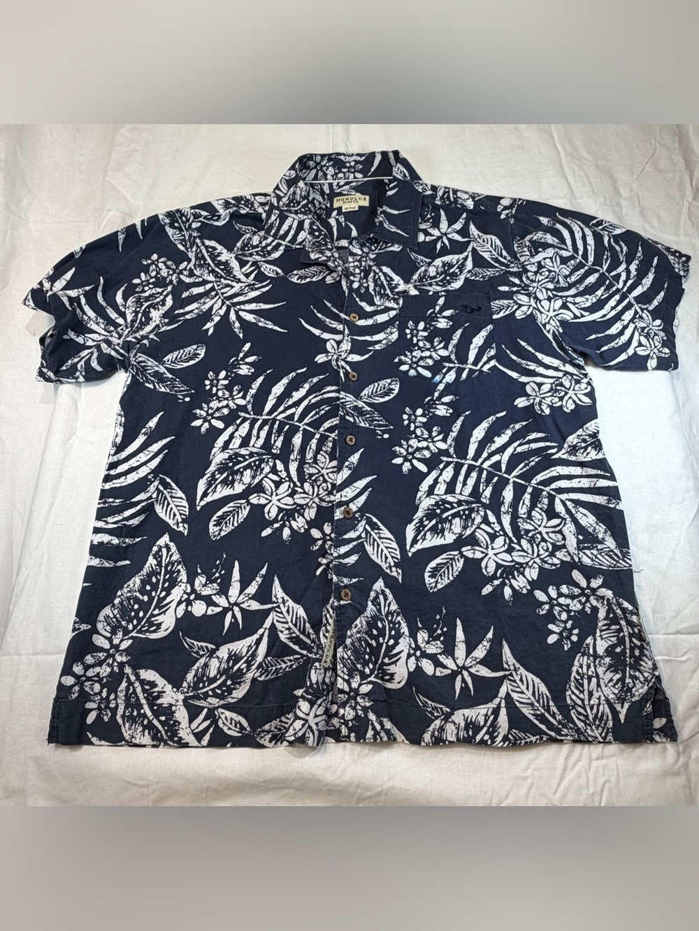 Honolua Surf Co Navy & White Hawaii Short-Sleeve Button-Up Shirt